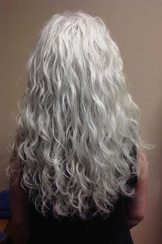 30+ Hairstyles for Women Over 50 - Long Hairstyles 2015 White Curly Hair, Grey Hair Don't Care, Grey Hair Over 50, Fabulous Women, Grey Curly Hair, Gorgeous Gray Hair, Grey Hair Inspiration, Beautiful Gray Hair, Silver Grey Hair