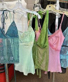 Flowy Y2k Top, Flowy 2000s Top, Y2k V-neck Tank Top For Spring, Early 2000s Sundress, Beachy Clothes, Summer Y2k V-neck Camisole, Thrift Store Outfits, Uptown Girl, Future Clothes