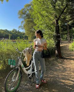 Bike Riding Outfit, Feminine Tattoo Ideas, Selfie Hijab, Corset Fashion Outfits, Summer Bike, Bike Riding, Posing Guide, Aesthetic Women, How To Pose