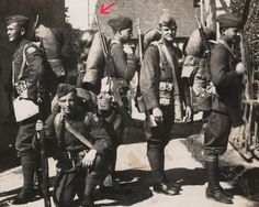 an old black and white photo of soldiers