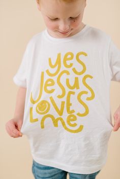 modal Christian Kids Shirts, Yes Jesus Loves Me, Jesus Clothes, Big Hearts, Christian Shirts Designs, Church Shirt, Kids Church, Childrens Church, Children's Ministry