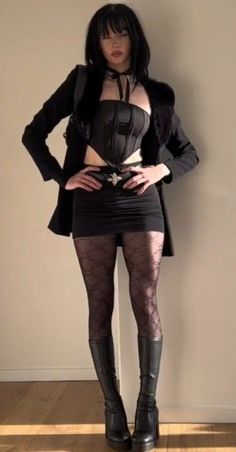 Female Villan Outfit, Goth Hot Outfit, Goth Classy Outfits, Gothic Glam Outfit, Preppy Goth Outfits, Goth Baddie Outfits, Basic Goth Outfit, Glam Goth Fashion, Goth Club Outfit