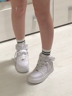 Shoes And Socks, Outfit Retro, Shoe Inspo, Girly Shoes, Aesthetic Shoes, Swag Shoes, Pretty Shoes, Dream Shoes, Teen Fashion Outfits