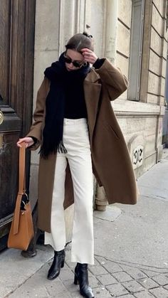 Brown Coat Outfit, Long Coat Outfit, Trench Coat Fall, Europe Outfits, Chique Outfits, Coat Outfit, Looks Street Style, Brown Coat, Coat Outfits