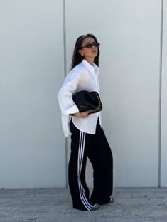 Adidas Pants Outfit Black Women, Smart Sporty Outfit Women, White Track Pants Outfit, Chic Athleisure Outfits Summer, Aw24 Trends, Track Pants Outfit Women, Check Shirt Outfit, Minimal Fashion Summer