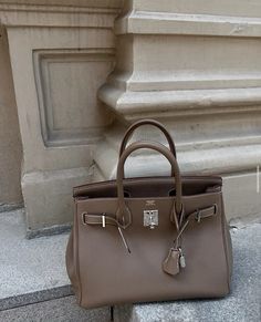 Beige Birkin Bag, Brown Hermes Bag, Hermes Bag Aesthetic, Brown Birkin Bag, Birkin Bag Aesthetic, Birkin Bag 25, Taupe Aesthetic, Brown Birkin, Streetwear Fashion 90s