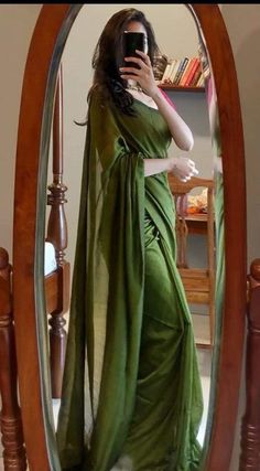 Plain Sarees, Sarees Traditional, Saree Wearing, Sarees For Girls, Festival Clothes, Simple Saree Designs, Fancy Sarees Party Wear, Saree Poses, Casual Indian Fashion