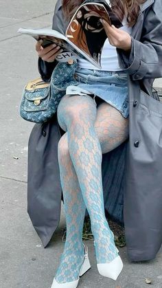 Blue Tights, Skandinavian Fashion, Chique Outfits, Looks Street Style, Tights Outfit, Rabbit Hole, Looks Chic, After Hours, 가을 패션