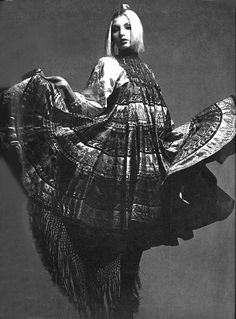 Model wearing a dress by Zandra Rhodes for Vogue UK, 1970. Photo by Clive Arrowsmith. Lara Stone, English Fashion, Natalia Vodianova, High Fashion Photography, Glamour Photography, Vogue Uk, Fashion Photography Editorial