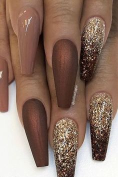 Coffin Acrylic Fall Nails, Nail Art On Brown Nails, Pretty Spring Nails Acrylic, Elegant Almond Nails Classy Fall, Sparkly Fall Nails Acrylic, Nov Nails 2022, Hold Nails Acrylic, Brown And Rose Gold Nails, Bronze Nails Designs Rose Gold