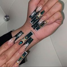 Acrylic Christmas Nail Designs, Acrylic Christmas Nails, Snow Nails, Christmas Nail Ideas, Emerald Nails, Drip Nails, Nails Design With Rhinestones