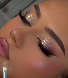 Glitter Eyes Makeup Look, Light Pink And Silver Eye Makeup, 25th Birthday Makeup Ideas, Makeup Ideas For New Years, Shiny Prom Makeup, Glittery Makeup Looks Prom, Makeup For A Silver Dress, Glitter Silver Makeup, Princess Prom Makeup