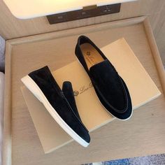 Loro Piana Women, Gents Shoes, Leather Loafers Women, Classy Outfits Men, Boots Casual, Luxury Sneakers, Stylish Mens Outfits