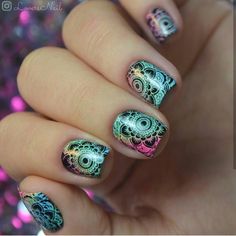 Instagram Bubbles Nails, Gradient Nails Tutorial, Mandala Nails, Nails Tutorial, Mandala Floral, Indie Nail Polish, Gradient Nails, Nail Stamping