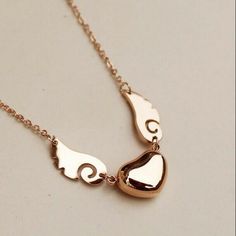 Jewelry Angel, قلادات متدلية, Bff Jewelry, Pretty Jewelry Necklaces, Angel Jewelry, Heart Pendants, Love Pendant, Gold Fashion Necklace, Fancy Jewellery