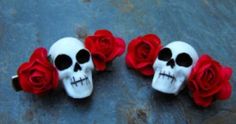 Hair Clips http://ift.tt/1YA0sRU http://ift.tt/1UdCkW8... Mode Rockabilly, Dead Hair, Hair Red, Psychobilly, Diy Hair Bows, Diy Hair Accessories, Pin Up Style, Skull And Bones, Skull Art