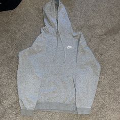 Never Worn Grey Sweatshirt Nike, Gray Nike Hoodie Outfit, Gray Hoodie For Spring Sports, Nike Casual Hoodie With Adjustable Hood, Casual Nike Hoodie With Adjustable Hood, Nike Heather Grey Hooded Hoodie, Nike Gray Hoodie With Adjustable Hood, Nike Gray Hoodie For Streetwear, Nike Casual Hoodie With Drawstring Hood