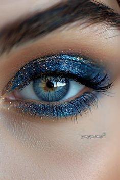 Blue Eyeshadow Looks, Blue Makeup Looks, Prom Look, Glitter Eye Makeup, Swag Makeup