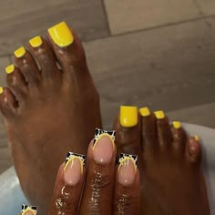 Nail Shapes Square, Yellow Nails Design, Acrylic Toe Nails, Acrylic Toes, Colored Acrylic Nails, Dope Nail Designs, Short Square Acrylic Nails, Unique Acrylic Nails