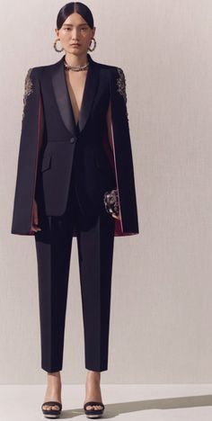 Alexander Mcqueen Suit, Alexander Mcqueen Resort, Look Gatsby, Resort 2020, Abayas Fashion, Suit Fashion