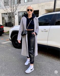 Black Blazer And Joggers Outfit, Nike Blazer Outfit Womens Winter, Jogger Blazer Outfit, Nike Blazer Shoes Outfits For Women, Blazer And Joggers Outfit Women, Nike Blazer Winter Outfit, Outfits With Nike Blazer Mid 77, Mid Sneakers Outfit Women