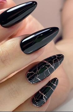 Black Nails Fancy, Nail Art Black And Silver, Black Nails Elegant, Black Fancy Nails, Elegant Nails Black, Fancy Black Nails, Black Elegant Nails, Nails Black And Silver, Elegant Black Nails