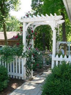 Garden gates and fencing cottage style |Garden gates and fencing entrance Cottage Style Garden, Beautiful Gates, Garden Town, Garden Archway, Rose Arbor, Garden Vines, Garden Arbor, Garden Arches, Traditional Landscape