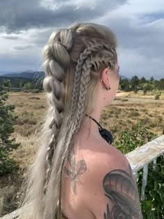 Norse Braided Hair, Viking Hairstyles Women Medium Length, Easy Viking Costume, Viking Hairstyles Women Wedding, Norse Braids, Hairstyle For Photoshoot, Vikings Photoshoot, Viking Braided Hairstyles, Easy Viking Hairstyles