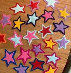 iron on felt patches shaped like stars! 🌟 all patches ship free and are made with second hand materials. let me know your color requests upon ordering! each patch is approximately 2-3 inches! Felt Easy Crafts, Patch Diy Ideas, Felt Fabric Crafts Ideas, What To Make With Felt, Felt Flags Diy, Fabric Applique Ideas, Hand Made Patches, Hand Sewn Patches, Things To Make Out Of Felt