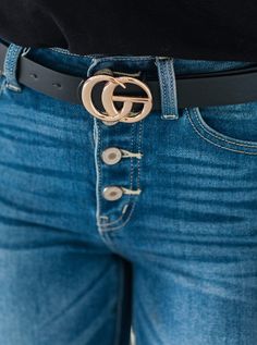 A simple twist on a classic Gucci style belt for women. This is the gucci belt dupe famous on Amazon. Same look and feel, but without the hefty price tag. What's more, our belts come in a 2 pack so you'll always have the right color! They feature a gorgeous faux leather strap and a fashion buckle! -------------------------- Model Info: Models are 5'7", Size 2, wearing smalls Sizing: 24-32 Buckle Length Measures: 1.5" Belt Length Measures: 43" Belt Width Measures: 1" Womens Belts Fashion, Belt Outfit, Gg Belt, Denim Tunic, Gucci Style, Padded Bralette, Belt For Women, Belt Length, Designer Belts