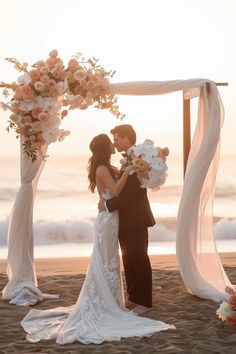 Beach Wedding Arches Ideas, Wedding Arch Ideas Beach, Small Beach Ceremony, Beach Wedding Arch Ideas, Beach Wedding Ceremony Ideas, Wedding Environment, Beach Wedding Aesthetic