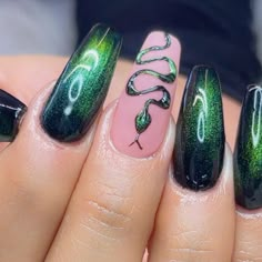 Ⓣⓔⓡⓡⓨ Ⓛⓐⓩⓒⓐⓝⓞ on Instagram: "Sassy snakes 🐍 slithering by #nails #nailsdone #nailart #915nails #nailsalon #nailsinstagram" Black And Red Snake Nails, Snake Nails Designs Short, Simple Snake Nails, Slithering Nails, Snake Inspired Nails, Short Snake Nails, Dark Green Snake Nails, Green Nails With Snake