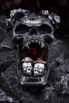 Ring Bearer Gothic, Skull Ring Bearer - Etsy Gothic Wedding Centerpieces, Satanic Wedding, Goth Wedding Theme, Gothic Wedding Decorations, Gothic Wedding Theme, Different Wedding Ideas, Dark Wedding Theme, Gothic Wedding Rings, Wedding Cake Server Set