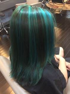 Hair Color Ideas Blue And Green, Hair Dye Colors Green, Brown And Aqua Hair, Deep Teal Hair, Brown Hair Teal Highlights, Teal Hair Dye Ideas, Teal Streaks In Brown Hair, Green Hair With Highlights, Blue To Black Hair