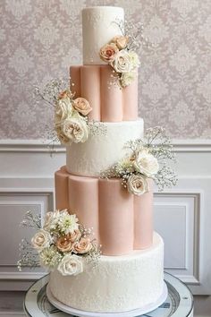 Henna Cake Designs, Cake Samples, Bride Wedding Cake, Metallic Wedding Cakes, Fancy Wedding Cakes, Cake Structure, Big Wedding Cakes, Elegant Birthday Cakes