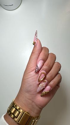 #fallnails #nailart #nails #nails2024 Christmas Nails On Black Women, Natural Acrylic Nails With Design, Long Almond Nails Fall, Fall Oval Nails Design, Almond Nail Designs Fall, Aaliyah Nails, Almond Nails 2024, Medium Almond Nails Designs, Almond French Tip Nails With Design