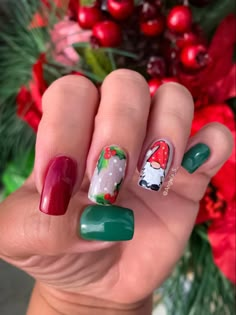 Gnome Acrylic Nails, Gnome Christmas Nails Art, Gnome Christmas Nail Designs, Fun Christmas Nail Art, Gnome Nails Christmas, Christmas Gnome Nails Art, Christmas Gnome Nail Designs, Christmas Gnome Nail Art, Elf Nails Designs