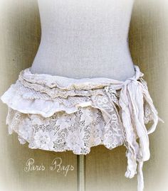 Mode Steampunk, Lace Belt, Shabby Chic Clothes, Altered Couture, Romantic Outfit, Altering Clothes, Dress Forms, Linens And Lace, Vintage Belts