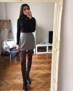 Winter Outfits Tights, 6th Form Outfits, Sixth Form Outfits, Rock Outfit, Look Retro, Pinterest Outfits