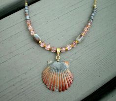 Pastel Jewelry, Bijoux Fil Aluminium, Diy Collier, Ocean Jewelry, Scallop Shell, Beach Chic, Crackle Glass