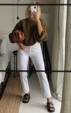 Georgina Lennon Style, Cool Girl Work Outfits, Casual Style Aesthetic, Georgina Lennon, Minimal Chic Style Outfits, Chic Spring Outfits, Mode Shoes, Look Adidas