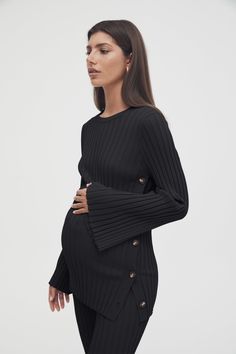 Luxury Maternity Top (Black) - LEGOE HERITAGE – LÉGOE HERITAGE Legoe Heritage, Pregnant Model, Nursing Fashion, Cute Maternity Outfits, Stylish Maternity Outfits, Bump Style, Stylish Maternity, Nursing Tops