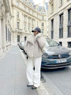 paris, city, paris girls, city girls, france, france aesthetic Chique Outfits, Fashion Pics, Winter Fits, Office Attire, Coat Outfits, Effortless Elegance, Professional Outfits, Faux Fur Jacket, Faux Fur Coat