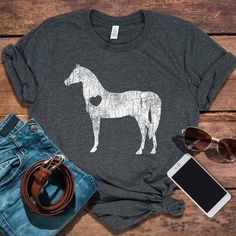 Looks Country, Custom T Shirt Printing, Estilo Country, Equestrian Boots, Horse Shirt, Horse T Shirts, Horse Lovers