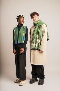 WOLVIS.be • WINTER 23/24 • Isidore and Helen, a knitted scarf and vest in 100% extra fine merino wool • A winter knitwear collection that captures the essence of Frank Lloyd Wright's iconic stained glass windows. • Made in Belgium • WOLVIS is a poetic knitwear brand known for its limited editions of scarves in offbeat colour combinations and luxurious textures. • Discover it all on WOLVIS.BE • © Thomas Dhanens for Wolvis 2023 White Cactus, Big Scarf, Frank Lloyd Wright, Lloyd Wright