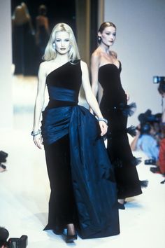 Givenchy Haute Couture, Haute Couture Runway, Karen Mulder, Fashion Show Runway, High Fashion Runway, Mode Hippie, 파티 드레스