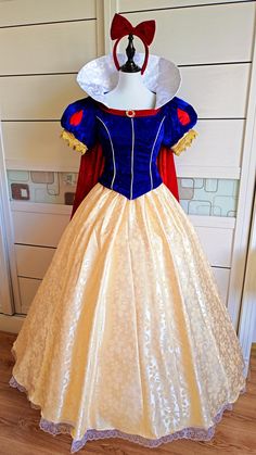 a dress made to look like snow white