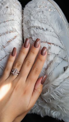 Basic Autumn Nails, Early Fall Nails Short, Nails 2024 Trends Autumn, Cute Neutral Nail Designs, Transition Nails Summer To Fall, Classy Autumn Nails, Summer To Fall Transition Nails, Subtle Fall Nails, Autumn Nails Colors