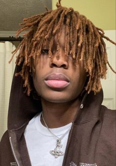 Twist Styles For Men, Short Twist Braids Hairstyles, Twist Hairstyles For Men, Short Twist Braids, Twists For Men, Dread Twist, Dreads Men, Green Dreads