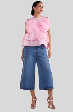 Organza mesh top with oversized 3D organza bow. Crew neckline with mesh Organza ruffle tiered hem Oversized organza layered bow appliqué Sleeveless Organza Ruffle Top, Ruffle Blouse Designs, Organza Tops, Layered Bow, Organza Bow, Palm Beach Style, Bow Top, Pearl And Lace, Cynthia Rowley